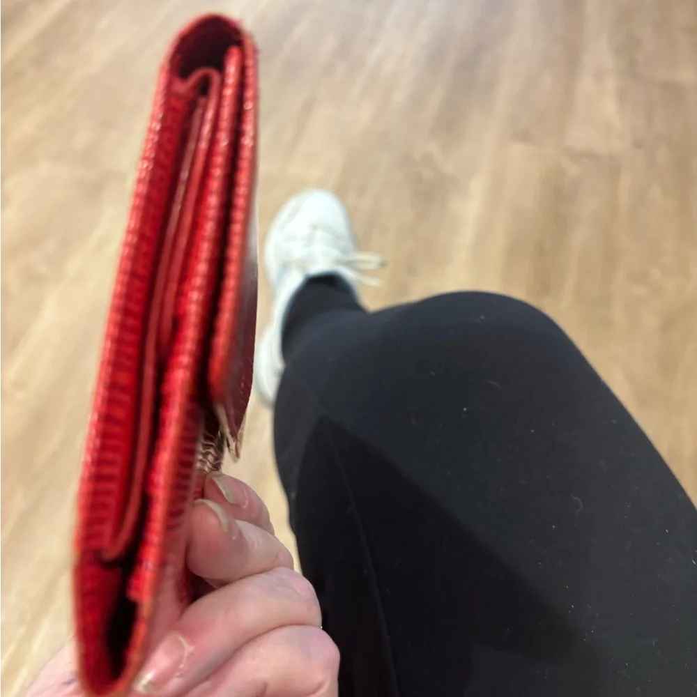 VINTAGE Louis Vuitton Vibrant Red Epi Leather Wallet - Picture 11 of 11